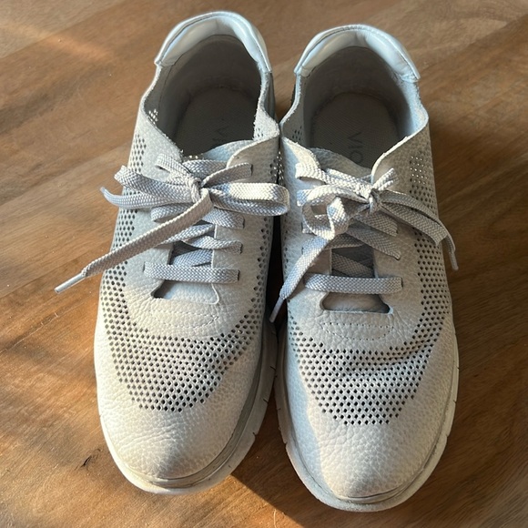 Vionic Sneakers - Picture 2 of 7